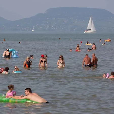 In Balatonmariafürdo 37749