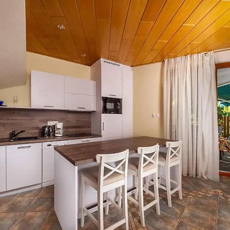 Ferienhaus In Balatonmariafürdo 37749